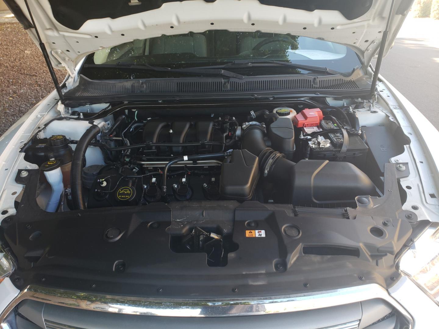 2018 WHITE /Tan and black Ford Taurus SE FWD (1FAHP2D83JG) with an 3.5L V6 DOHC 24V engine, 6A transmission, located at 323 E Dunlap Ave., Phoenix, AZ, 85020, (602) 331-9000, 33.567677, -112.069000 - Photo#17